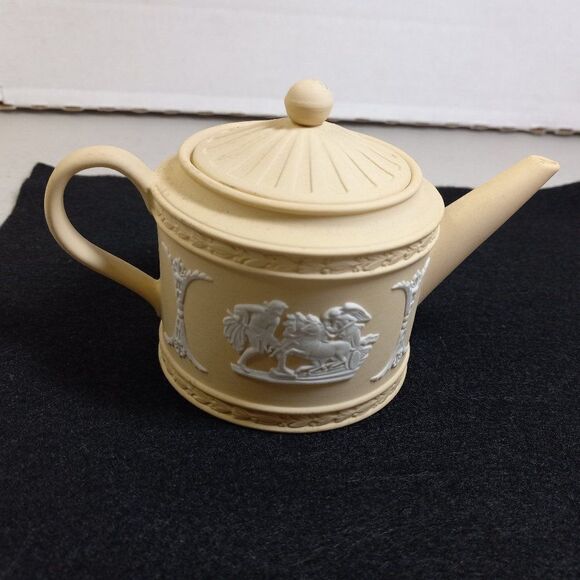 Vintage Wedgwood Jasperware Miniature Teapot & Lid Cottagecore Grandmacore Mini - Picture 1 of 6